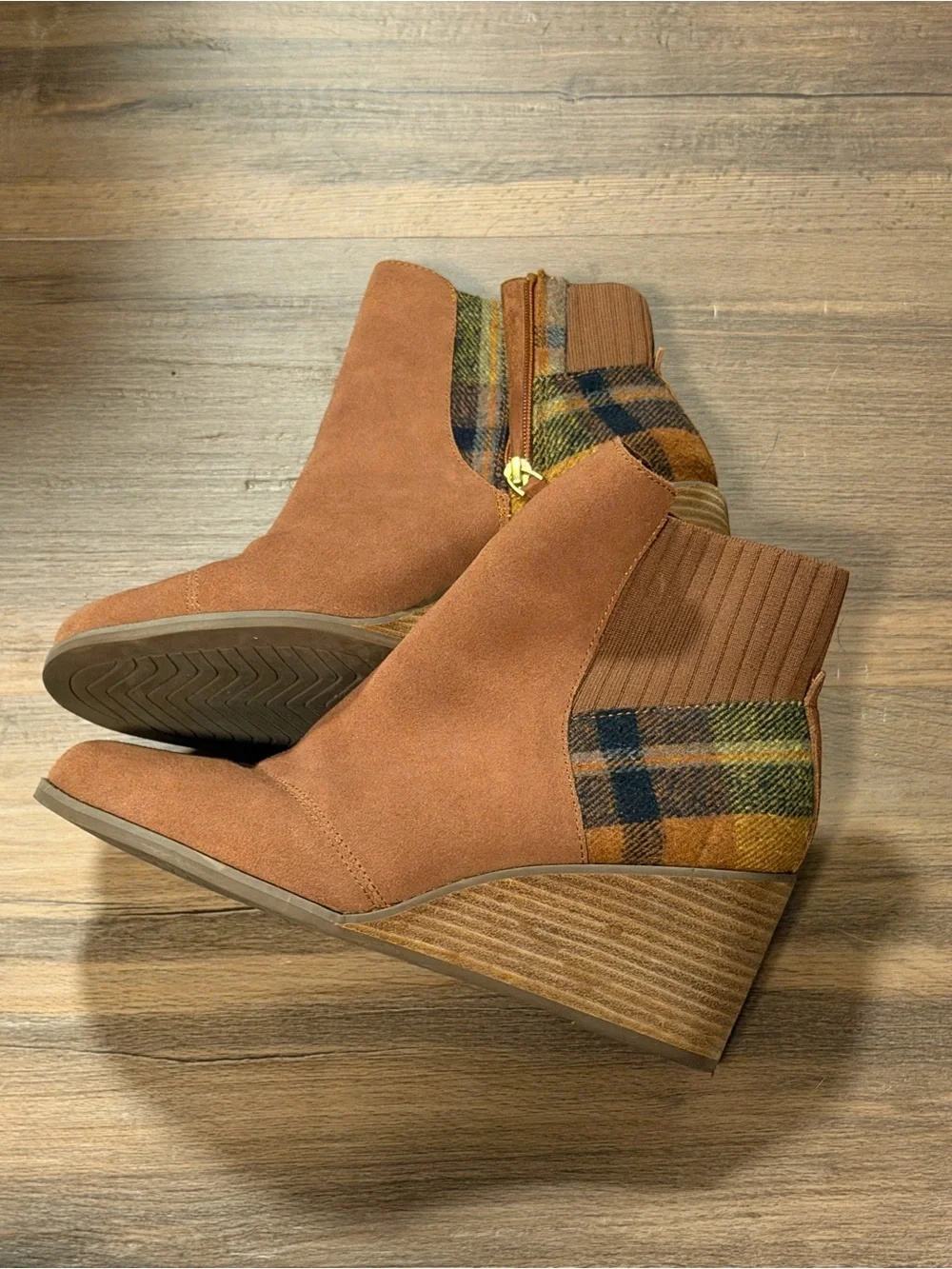 TOMS Cognac Faux Suede Plaid Wedge Ankle Booties Women’s Size 9